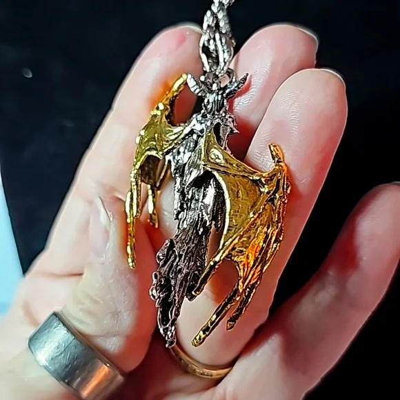 Lilith Pendant - Picture 3 of 4
